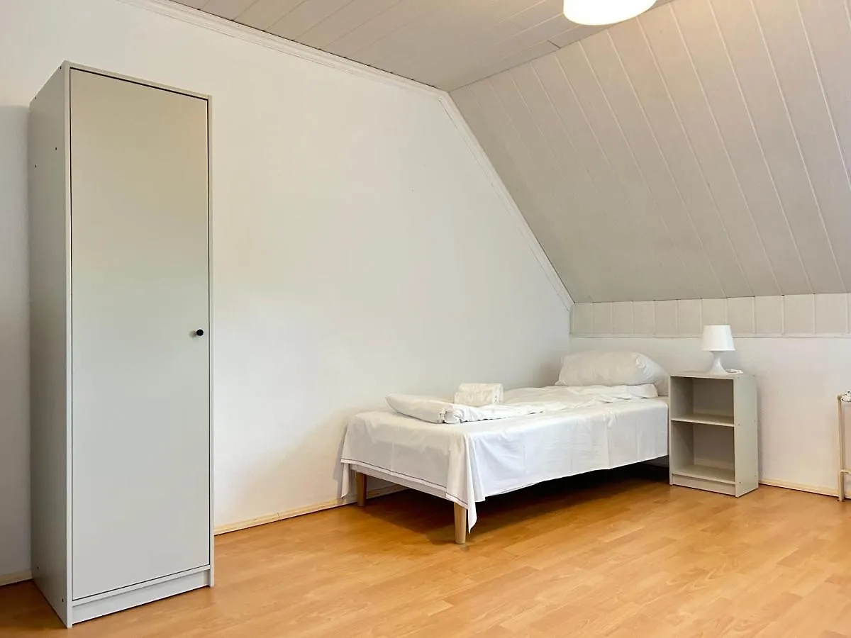 Four Bedroom Apartment In Hamburg, Kanzlerhof 3