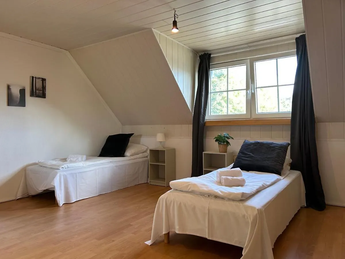 Four Bedroom Apartment In Hamburg, Kanzlerhof 3