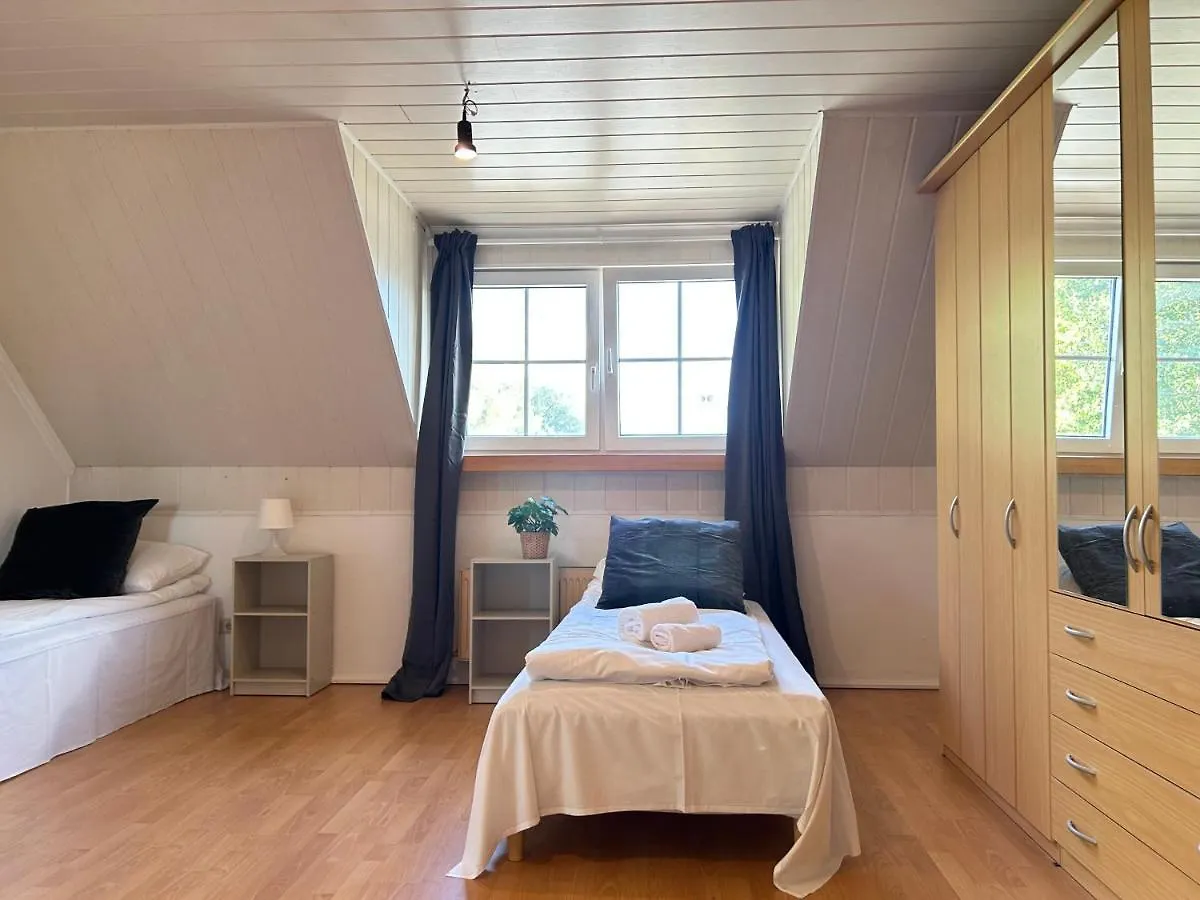 Four Bedroom Apartment In Hamburg, Kanzlerhof 3